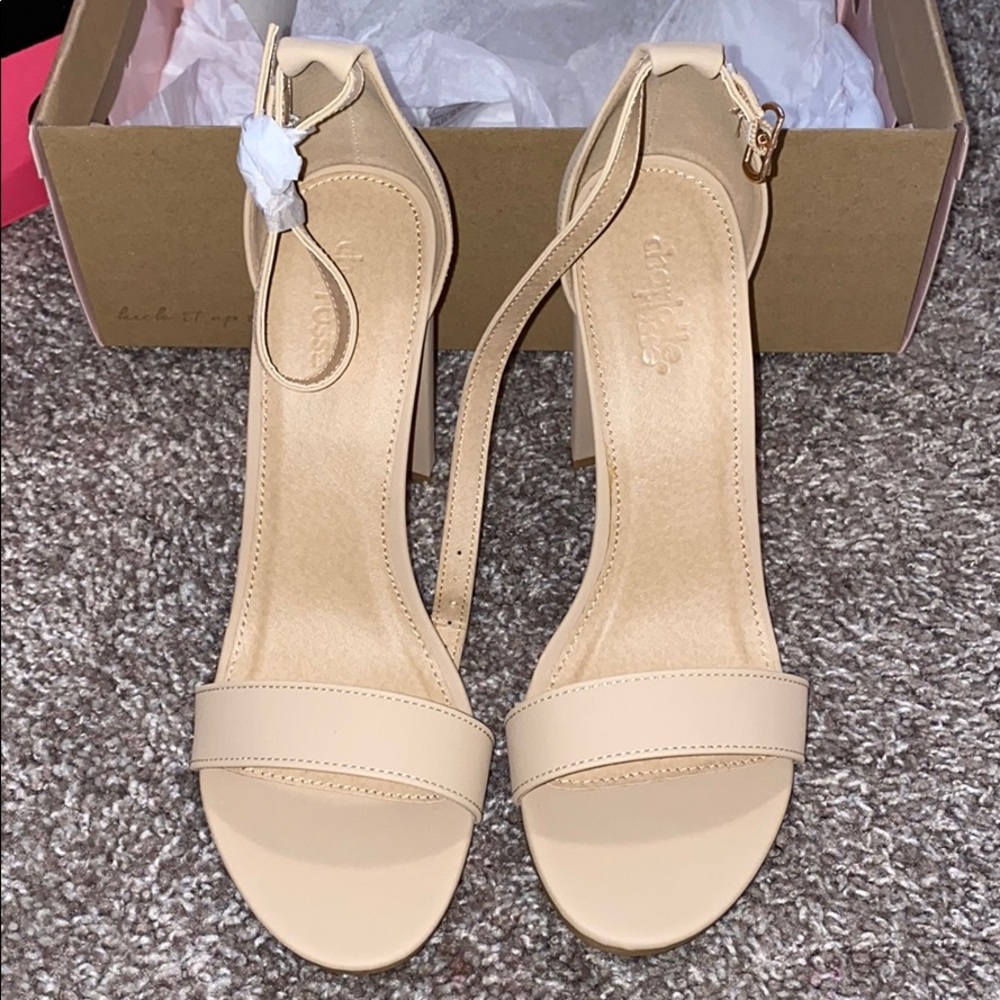 SiZe 8 nude color open toe heel sandals